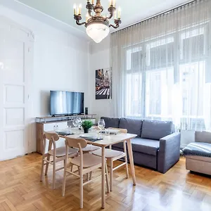 Apartament Huge In The Center, Budapeszt