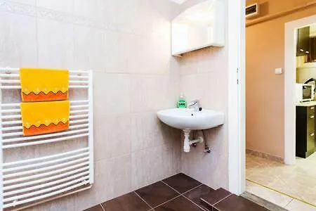 Centralcomfortbdpst بودابست 0*,  المجر